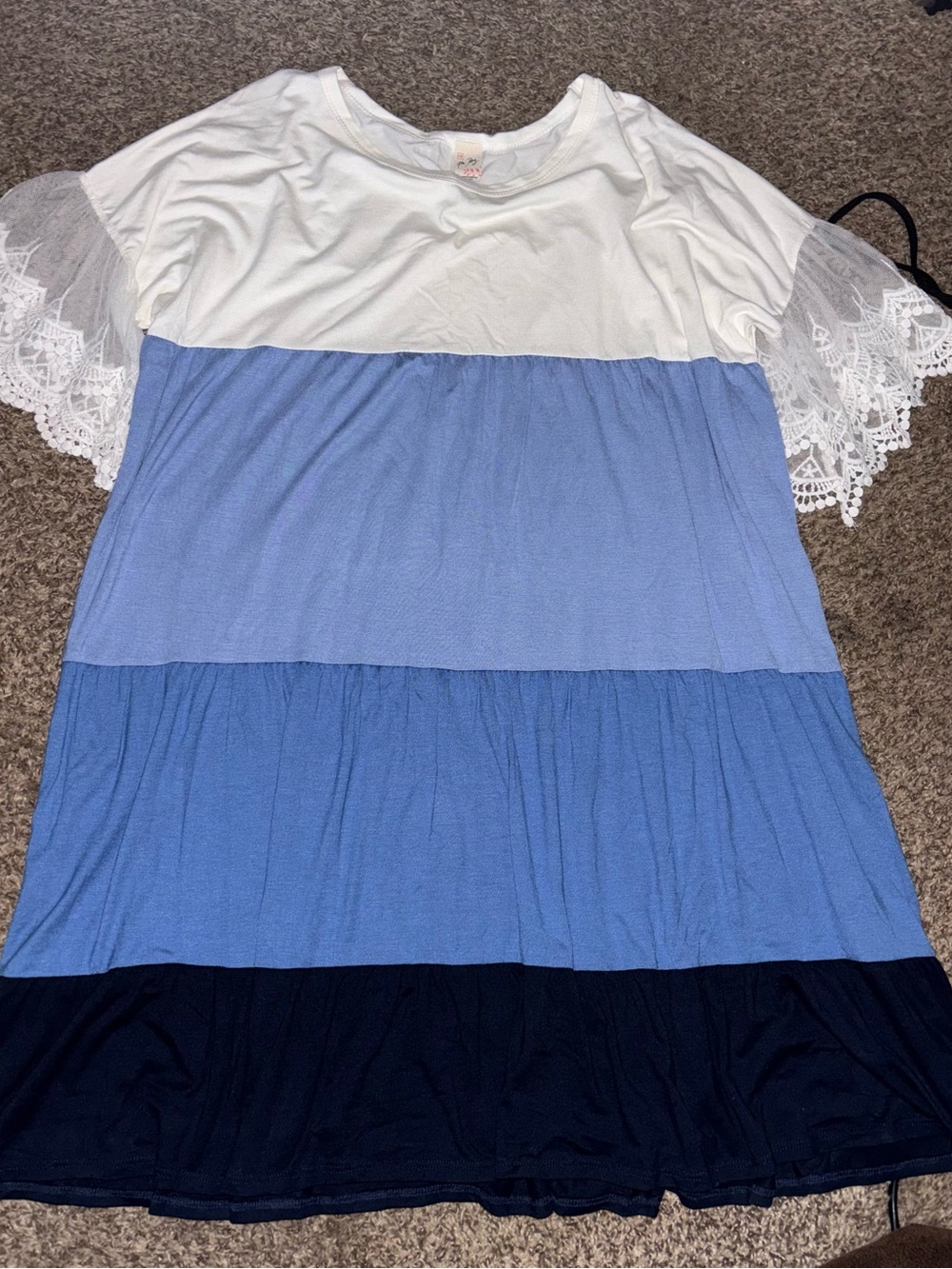 Women's Colorblock Lace-Sleeve Midi Dress in White and Blue